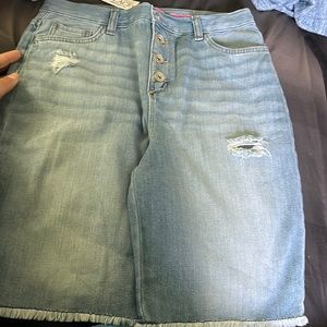 Brand new Children’s Place distress shorts for girls